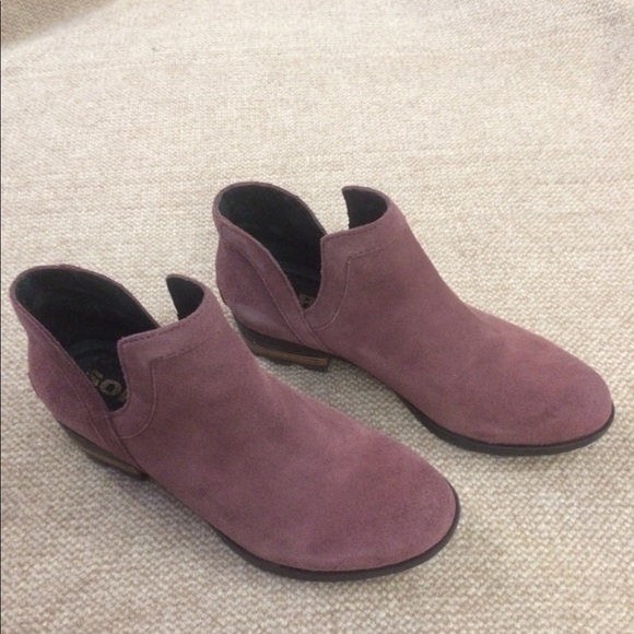SOLD Sorel Lolla Cut-out Bootie, Light Raisin, 7.5 - Picture 3 of 6